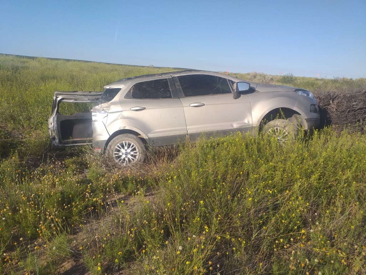 Volcó una Ecosport en cercanías de Puelches