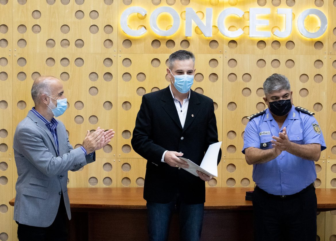 Pico: reconocieron a un policía que salvó a un nene de 2 años que cayó a una pileta