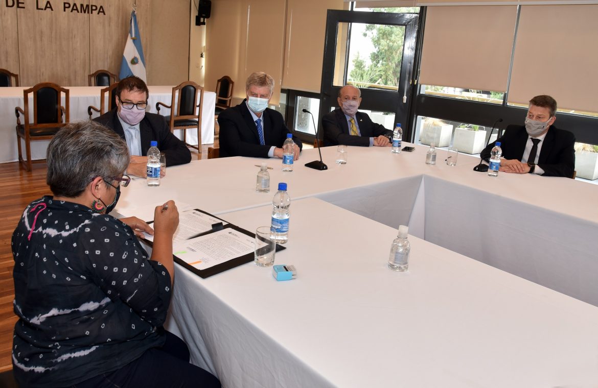 La Provincia y la UNLPam anunciaron la carrera de ingeniería biomédica