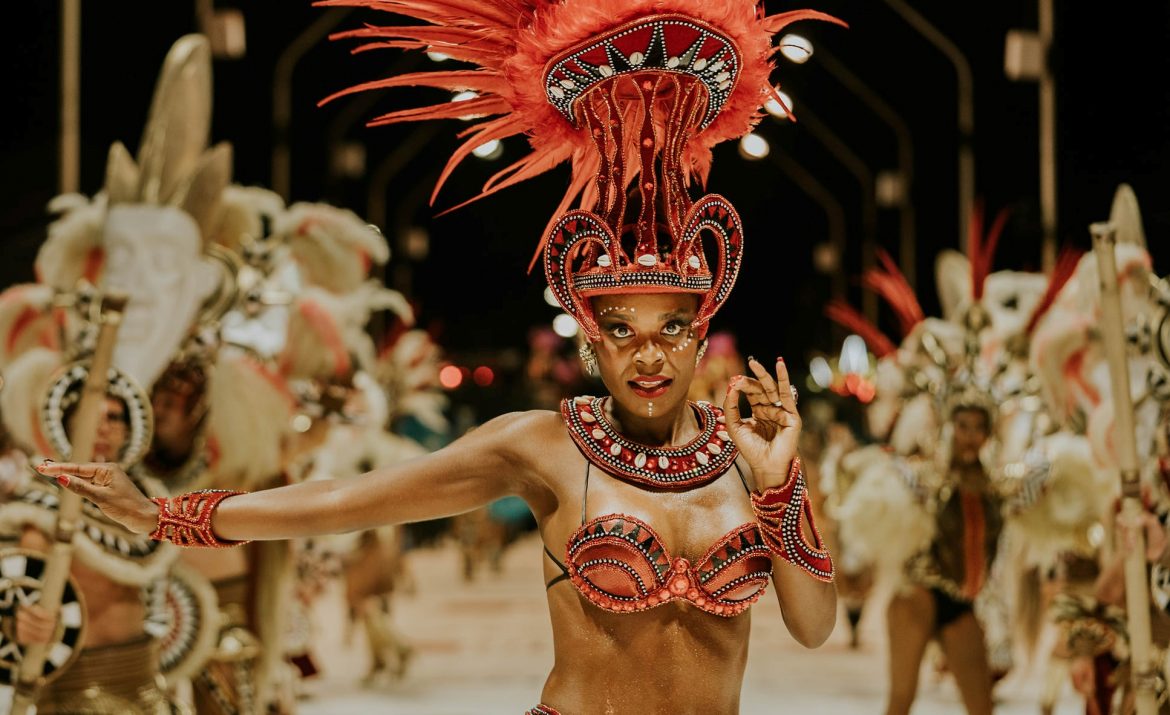 Kapanga y la comparsa Marí Marí en los carnavales de Santa Rosa