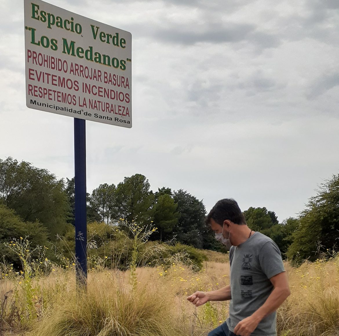 Piden el desmalezamiento del espacio verde Los Médanos