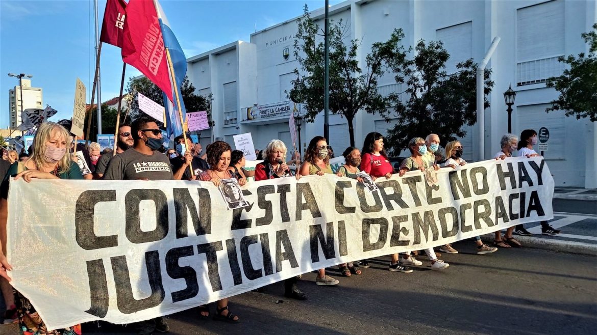 Marcharon en Santa Rosa contra la Corte