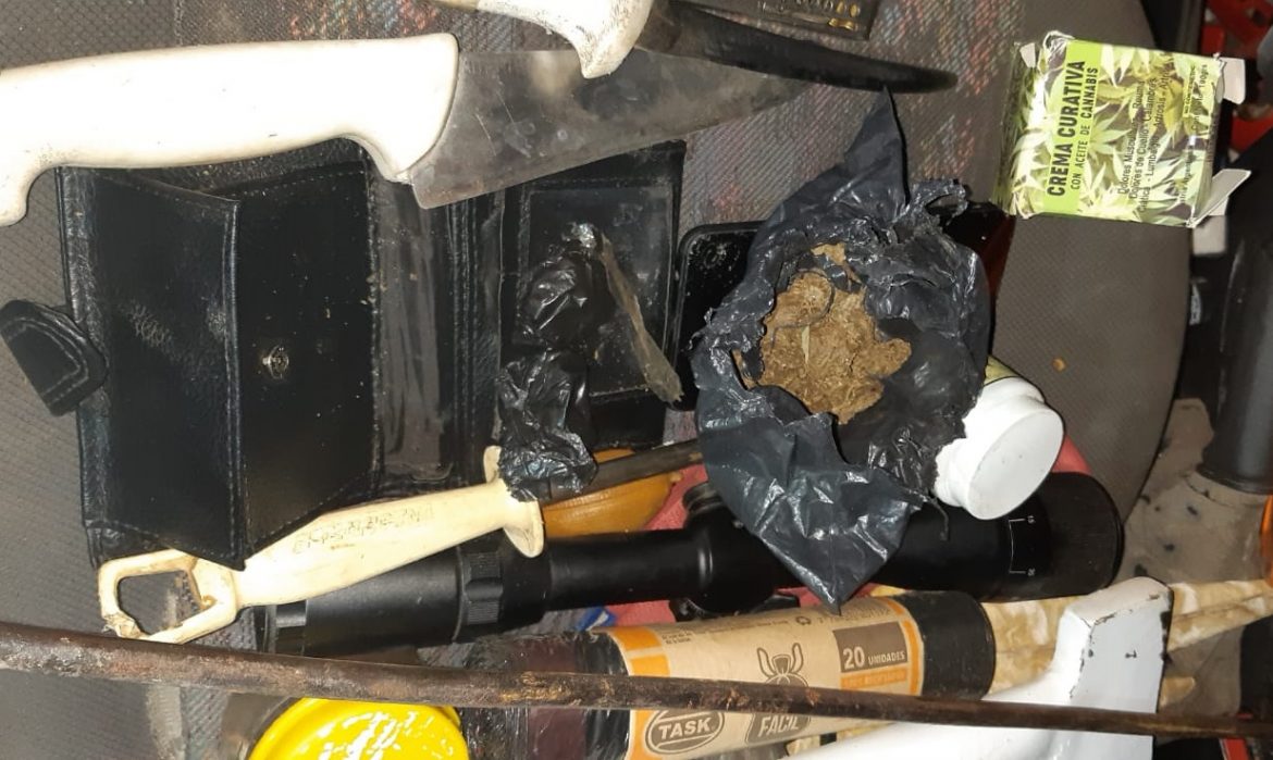Secuestran droga, cuchillos y municiones en General Pico