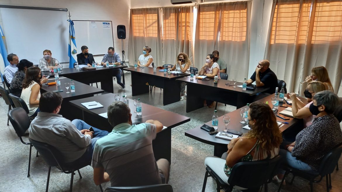 Paritarias: el Gobierno ofertó un 10% hasta marzo y dos cláusulas gatillo, pero para los gremios es insuficiente