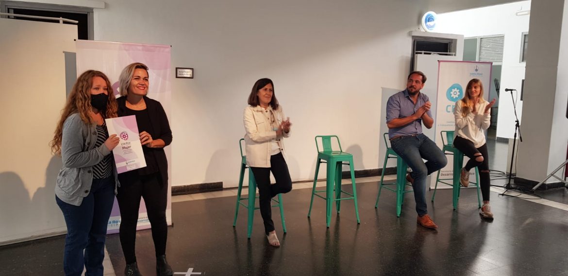 El municipio entregó 10 créditos a emprendedoras santarroseñas