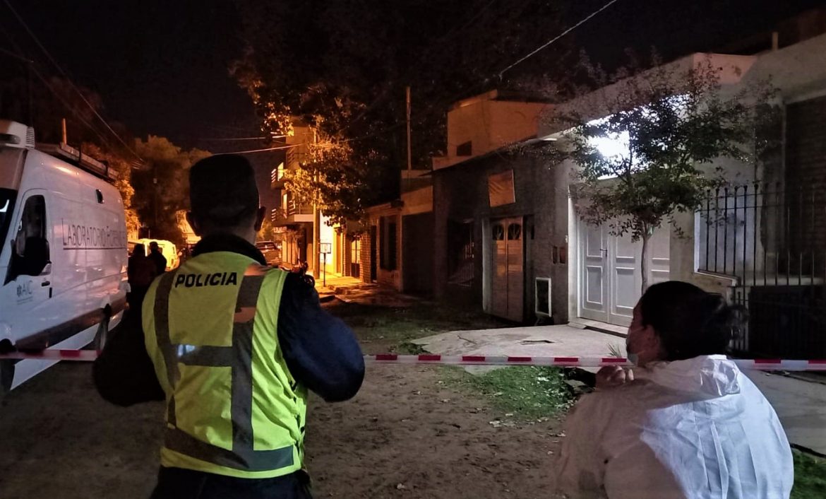 Femicidio en Santa Rosa: mató a su pareja, prendió fuego la casa y se quitó la vida