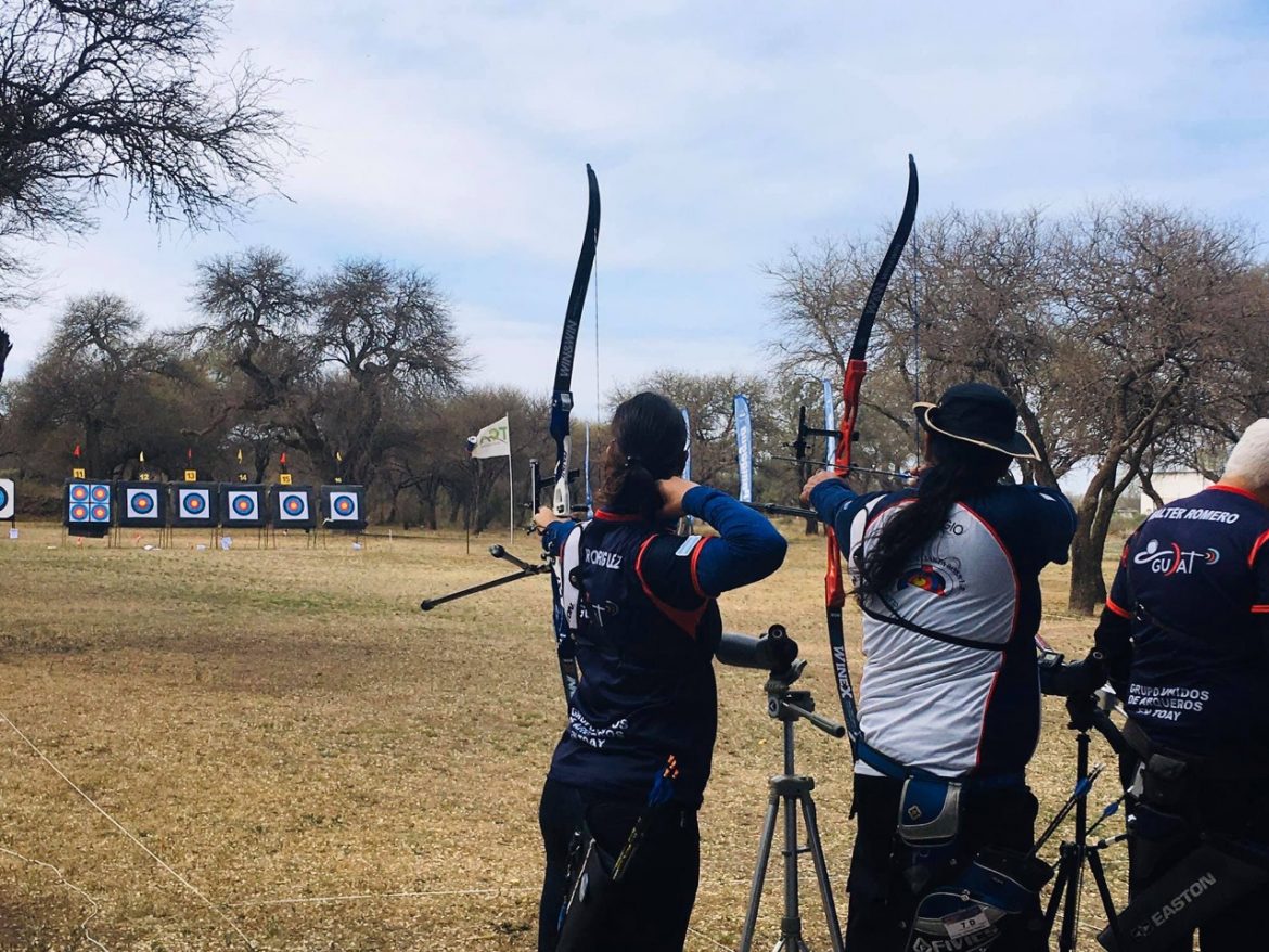 En Toay dan un curso de iniciación al tiro con arco