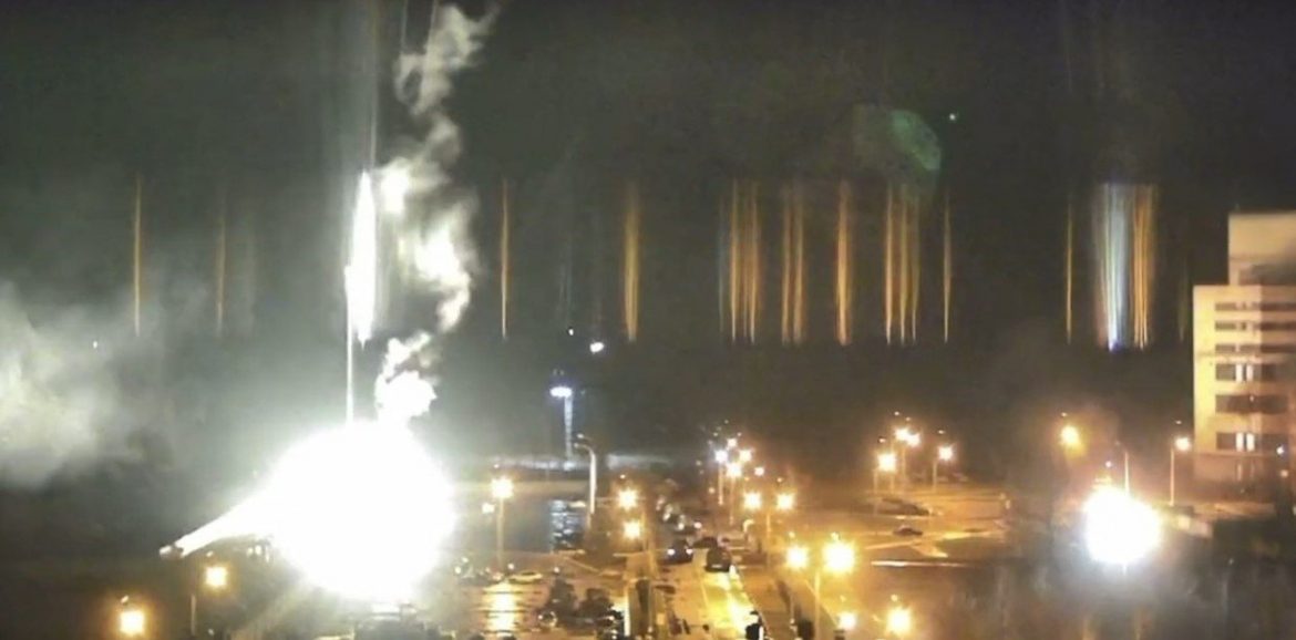 Rusia atacó a la mayor central nuclear de Europa y provocó un incendio