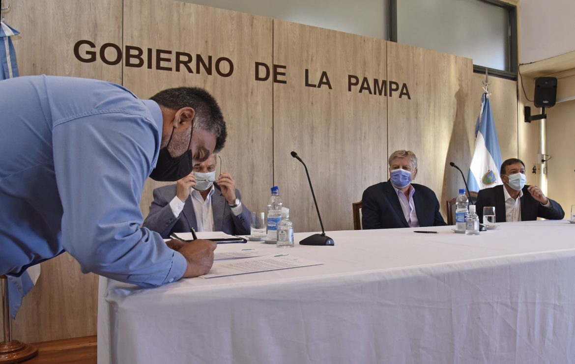 Provincia invertirá $196 millones en viviendas de servicio y del Plan Mi Casa