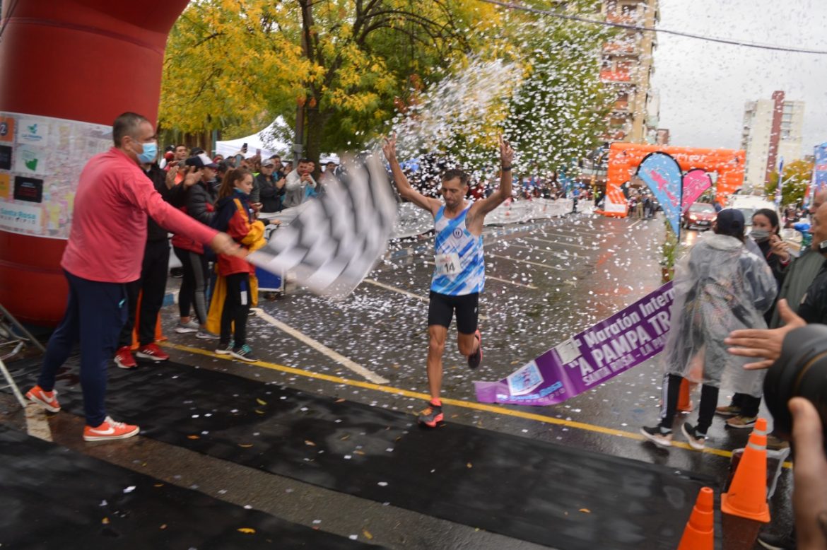 Luis Molina y Karina Fuentealba ganaron los 42K de A Pampa Traviesa