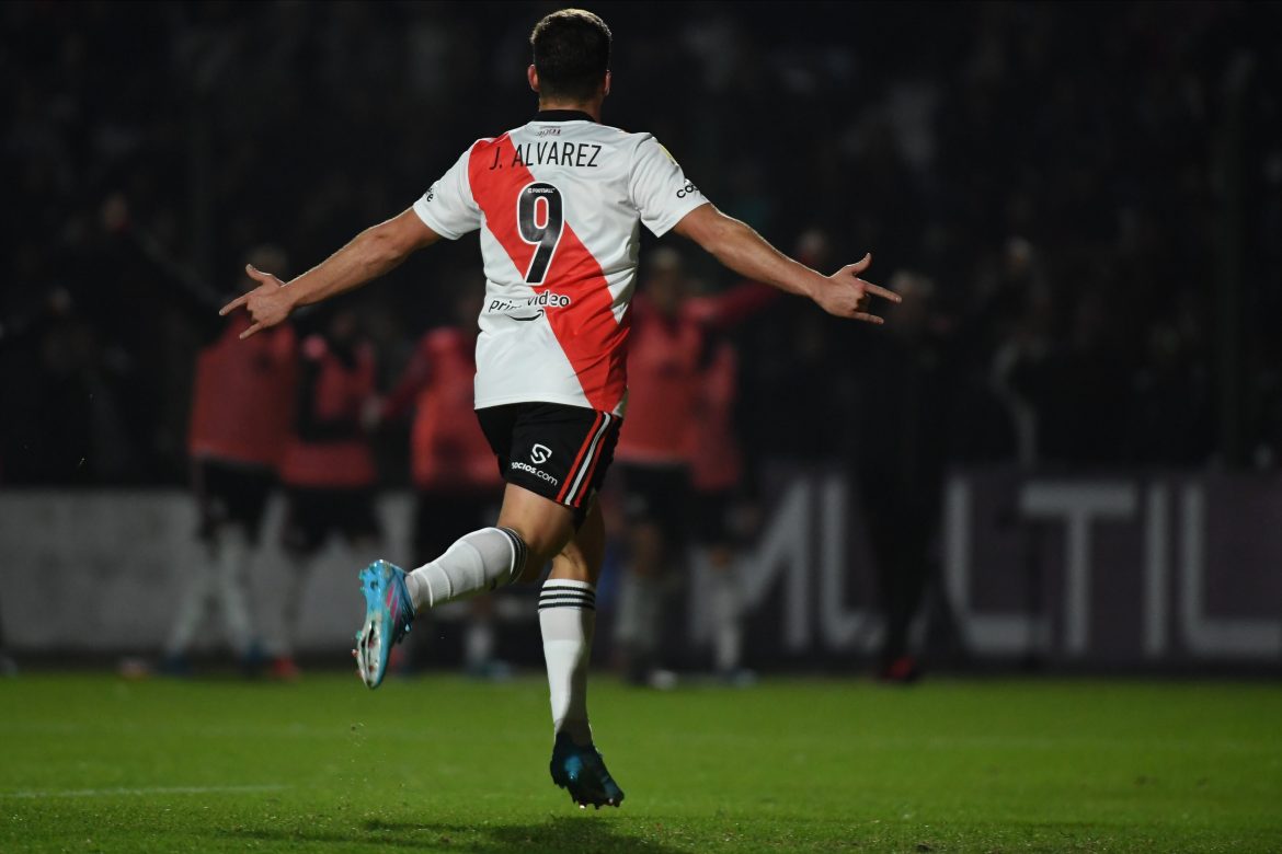 River aplastó a Sarmiento de Junín 7 a 0 y pasó a cuartos de final