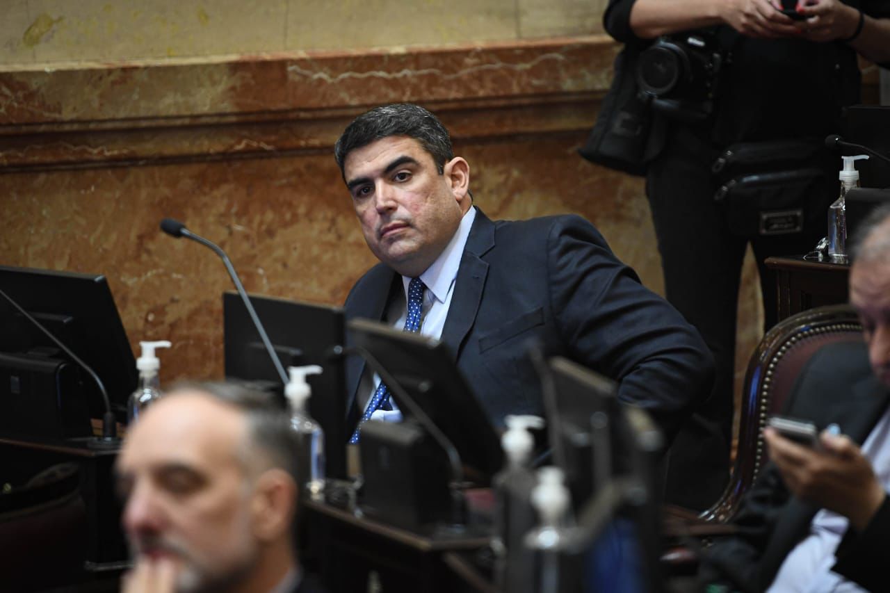 El pampeano Bensusán, en la “peña de los senadores” que inquieta a Cristina Fernández
