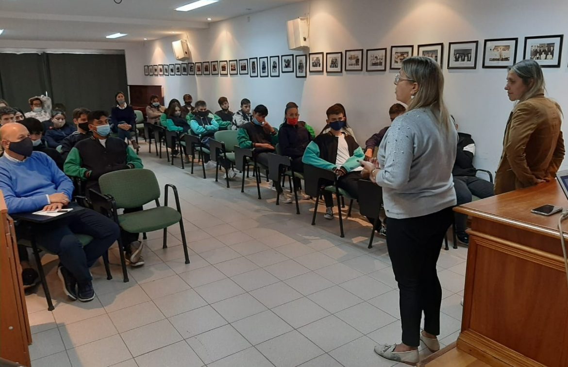 “Educación + Justicia”: una jueza y una defensora dieron una charla en un colegio de Quemú