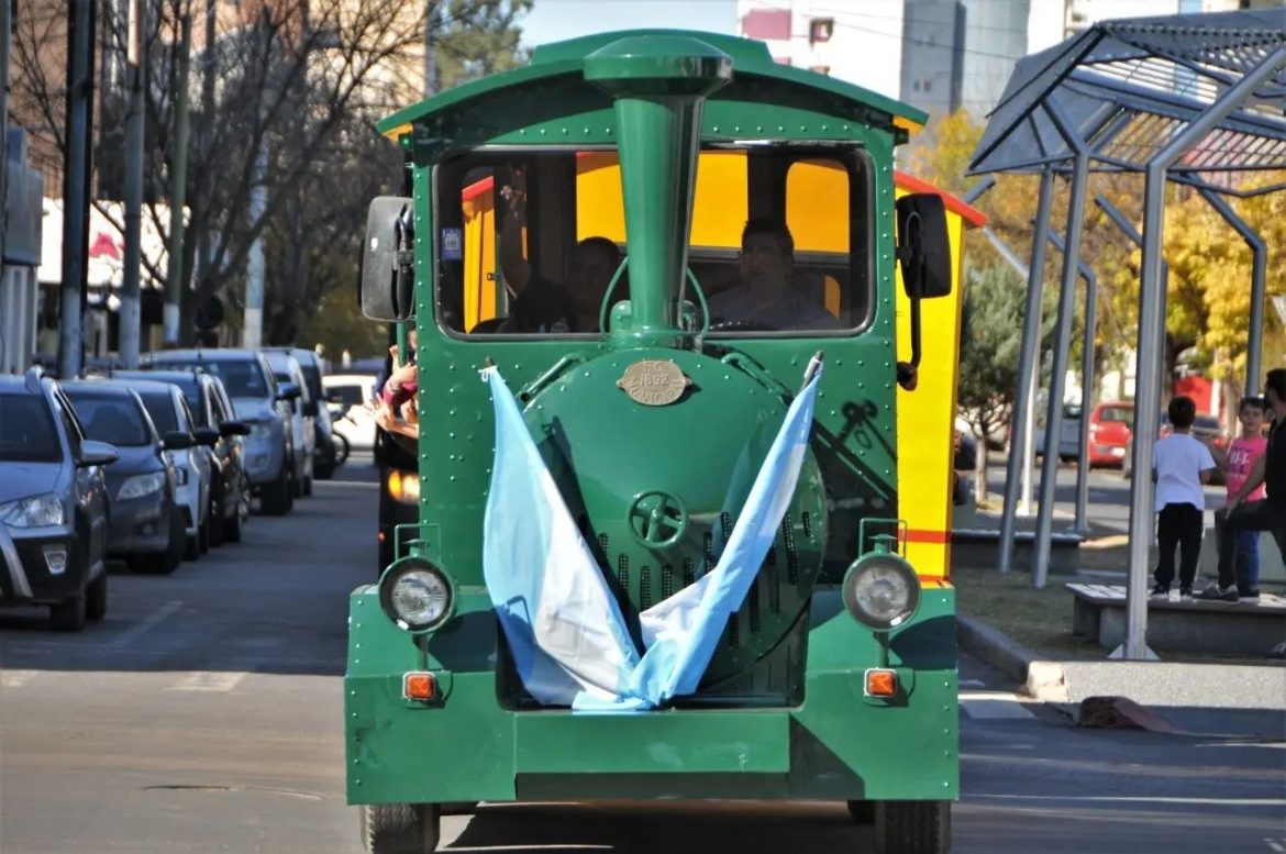 Vuelve el tren “El Puelchito” con recorridos gratuitos en la laguna  de Santa Rosa
