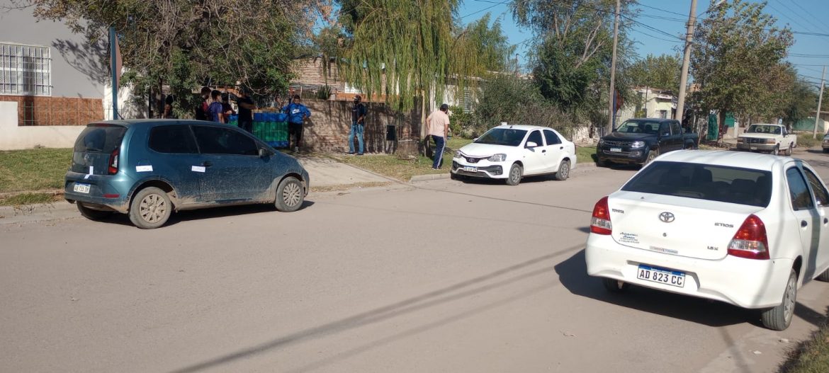 Desbaratan banda de estafadores que compraban autos con cheques apócrifos
