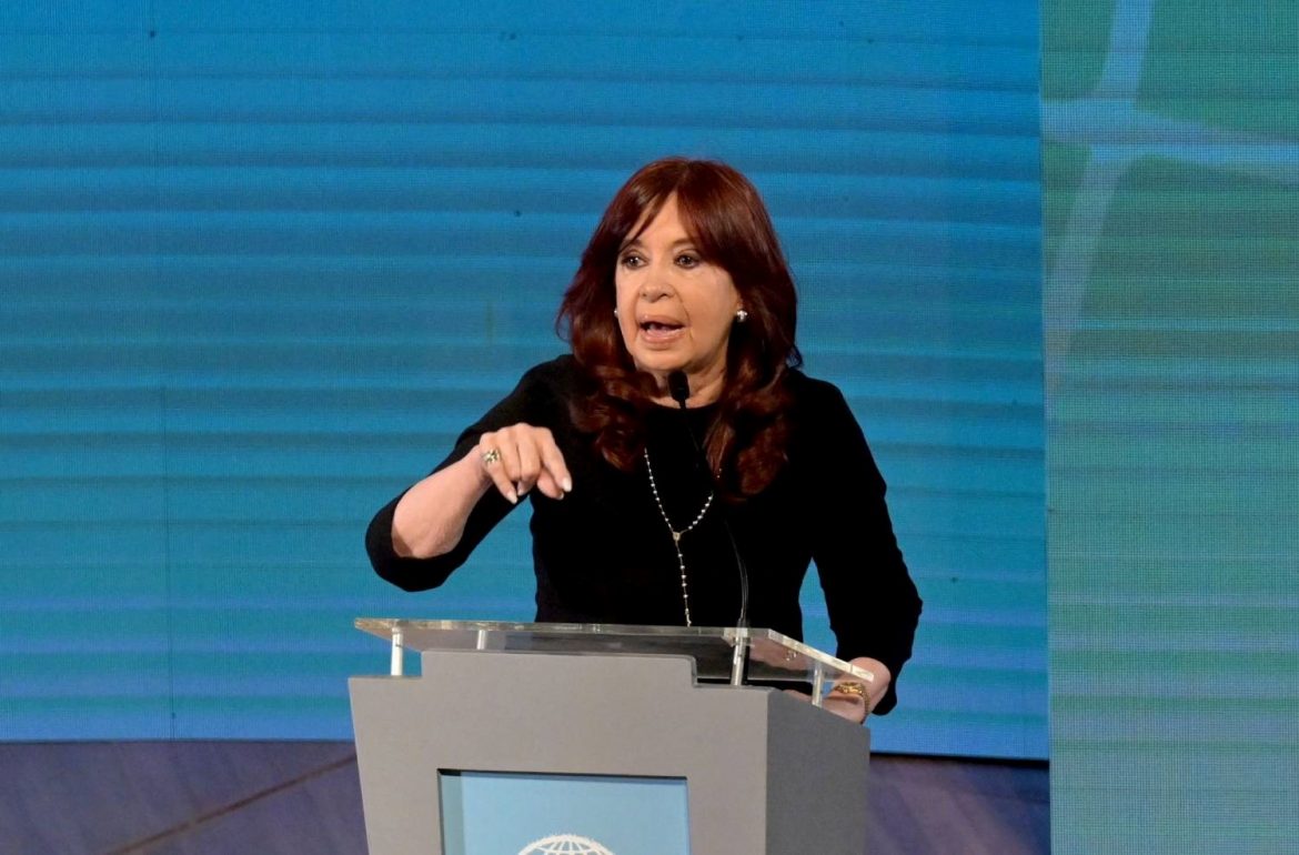 Cristina Kirchner consideró como “inaceptable” el nuevo aumento que el Gobierno concedió a las prepagas