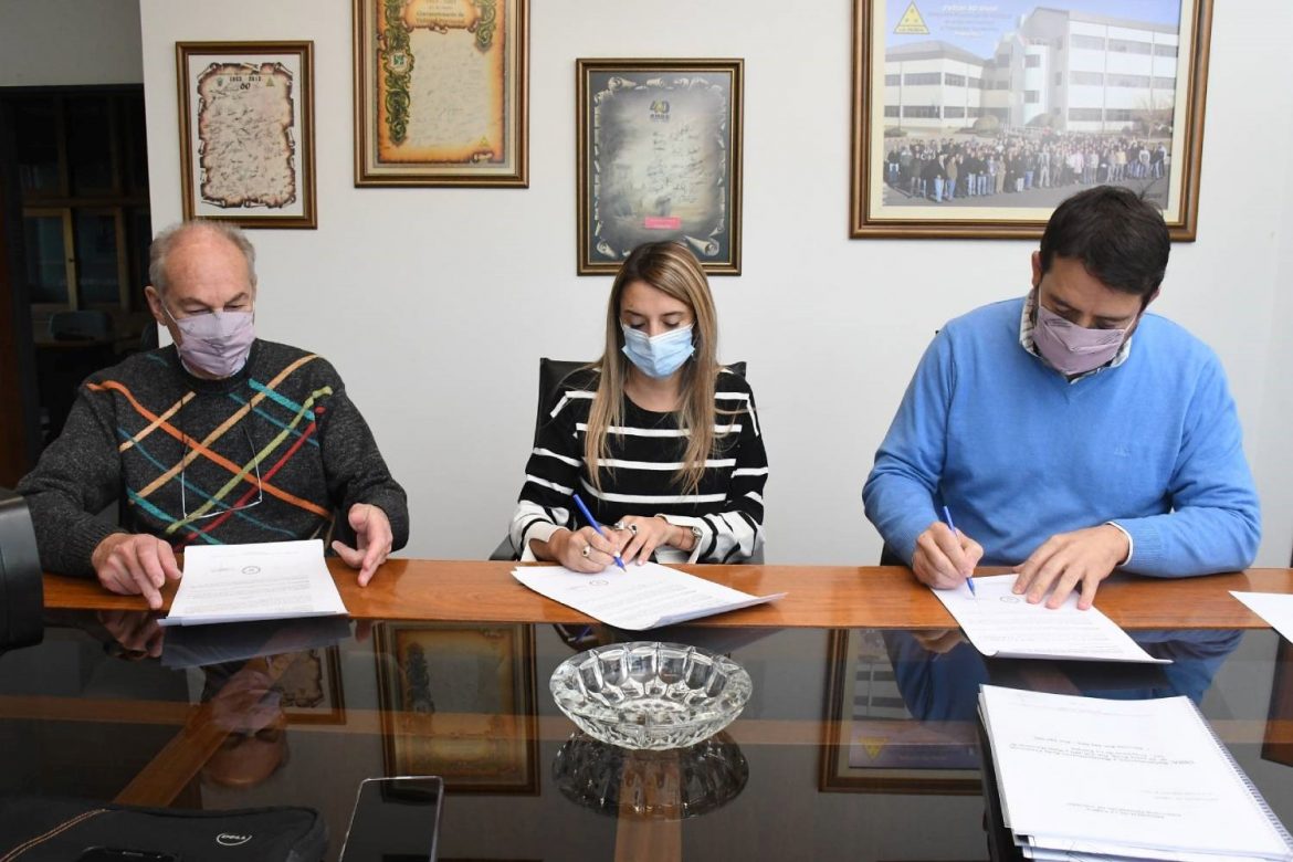 Se destrabaron las licitaciones y firmaron los contratos para repavimentar y ensanchar la ruta 20