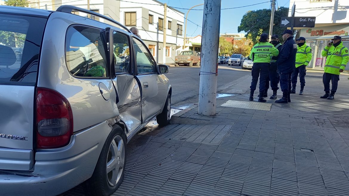 Triple choque en el centro de Santa Rosa