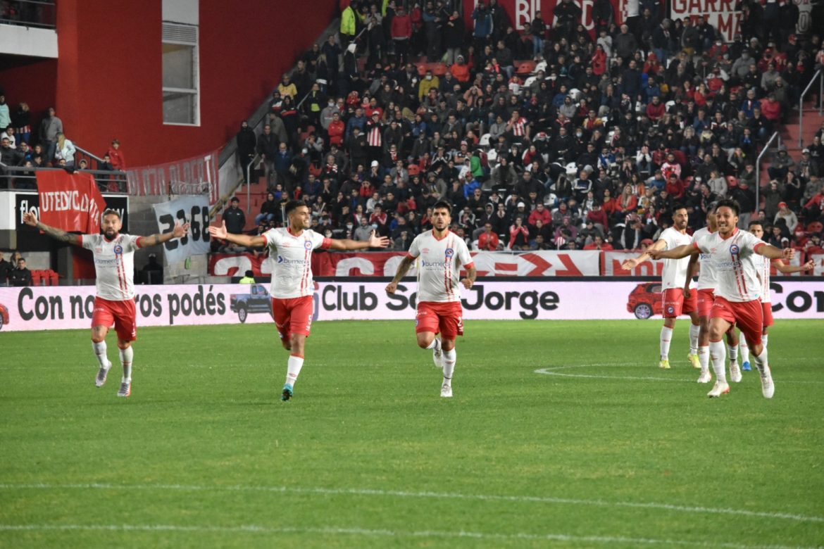 Argentinos venció por penales a Estudiantes y pasó a semifinales