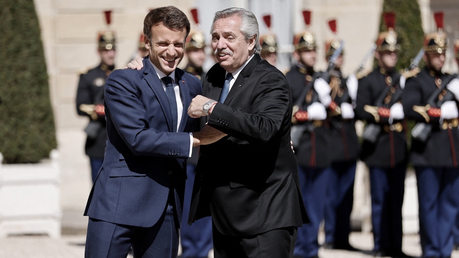 Fernández al reunirse con Macron: “El mundo precisa más proteínas, no más misiles”