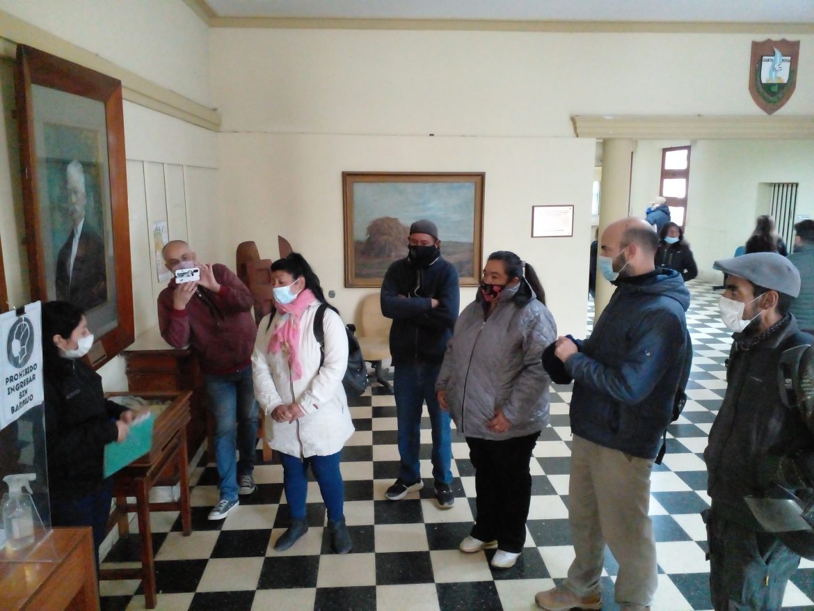 Familias de El Nuevo Salitral no encontraron soluciones en la reunión con el intendente Di Nápoli