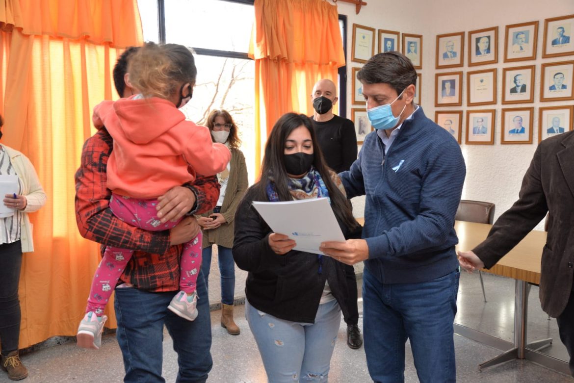 Entregaron actas de protección de viviendas en  Trenel