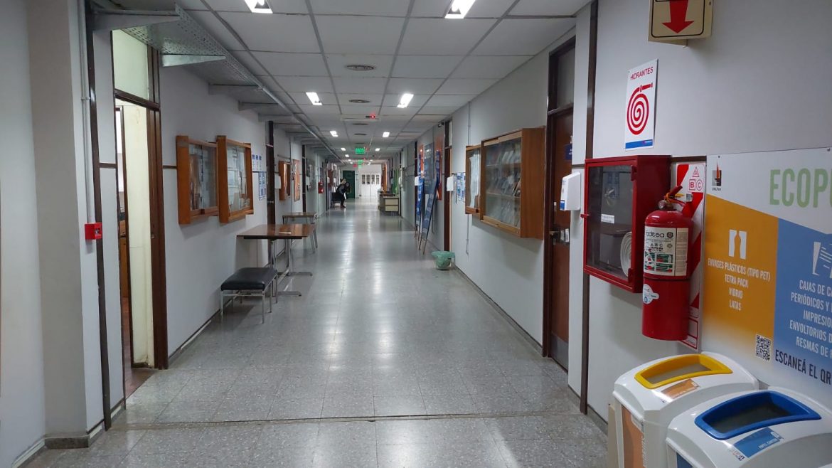 Docentes universitarios paran y anuncian más medidas de fuerza