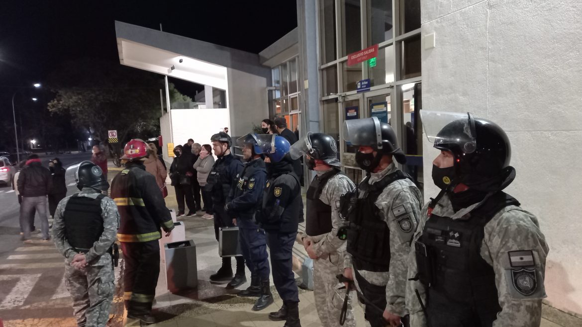 El autor del chiste de la bomba en el aeropuerto santarroseño es un médico