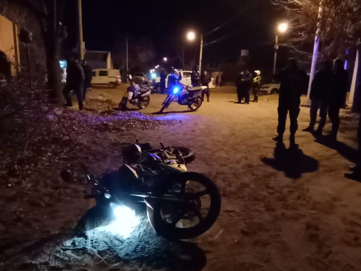 Intentaron robar una despensa, luego asaltaron a mano armada una heladería y los detuvieron