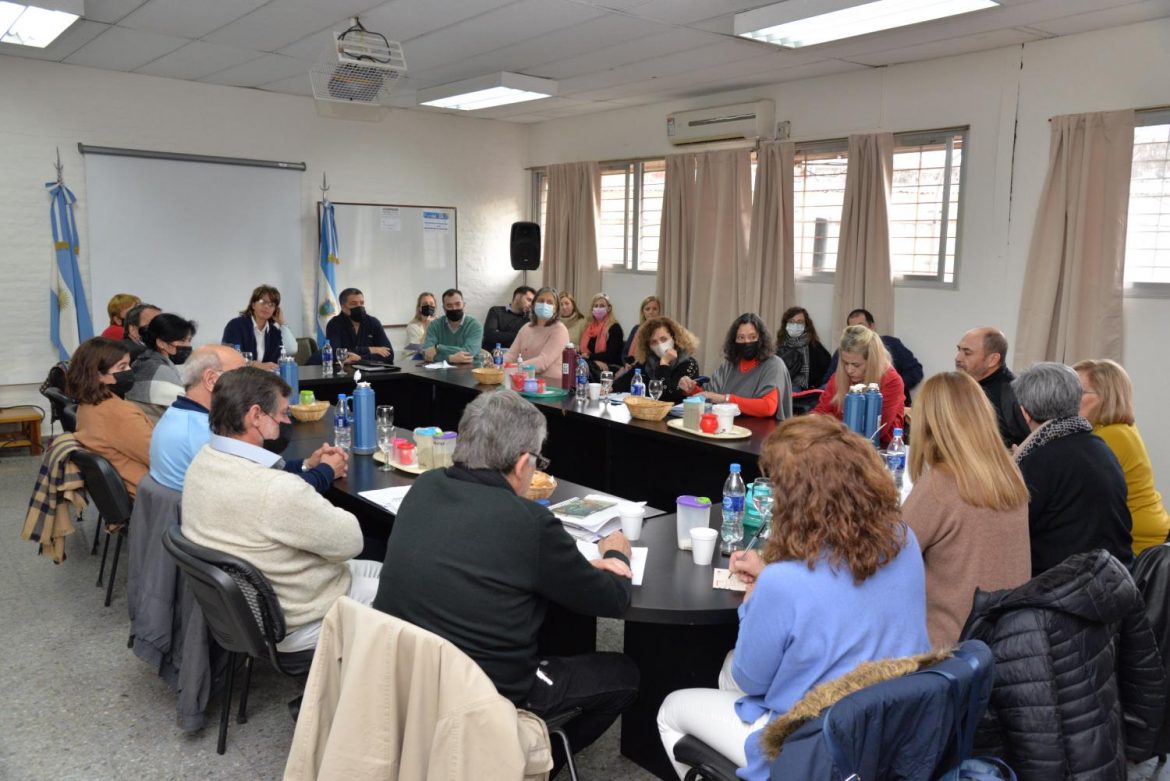 Acuerdo en paritaria docente: crean 176 cargos y 1476 horas cátedra