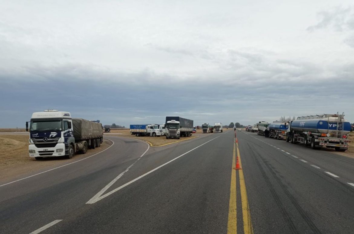 Por la escasez de gasoil, nuevas manifestaciones de transportistas en Catriló y Lonquimay