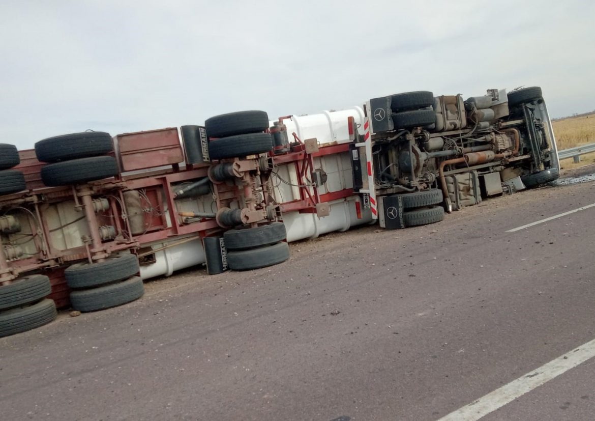 Un camionero murió en un vuelco en cercanías de Rancul
