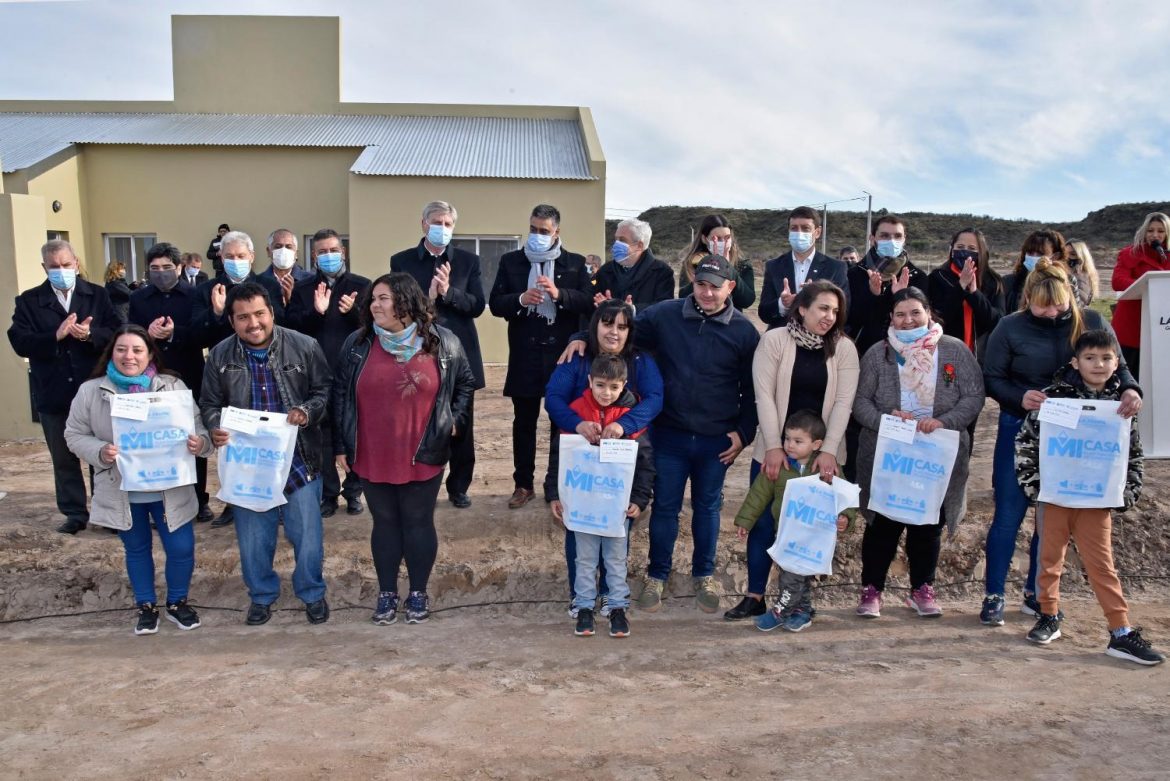 La Adela: Ziliotto inauguró obra de cloacas, entregó viviendas y confirmó la construcción de un hospital
