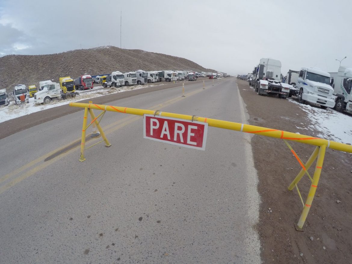 Mendoza: miles de camioneros esperan la reapertura del paso Cristo Redentor hacia Chile