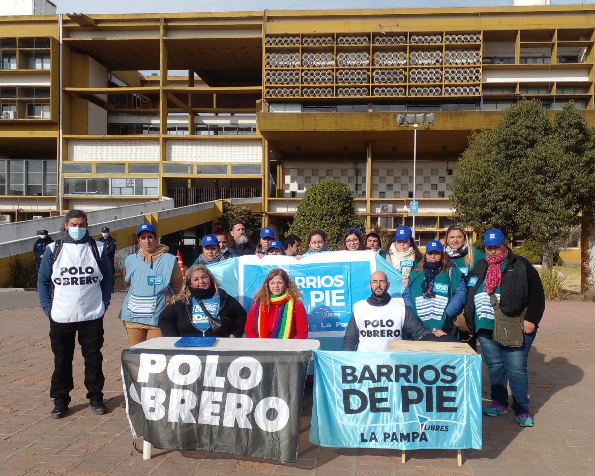 Agrupaciones sociales se manifestaron en Casa de Gobierno y le pidieron audiencia a Ziliotto