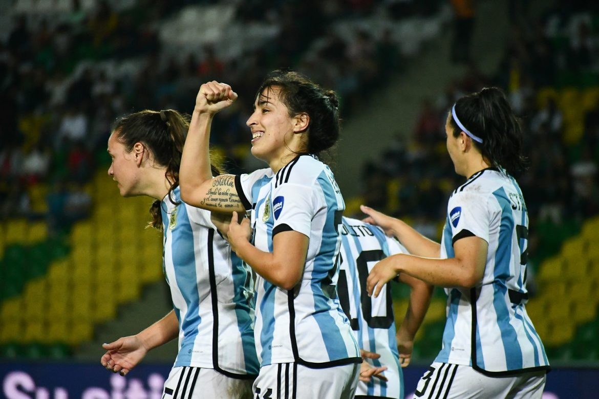 Argentina y Uruguay protagonizan el clásico rioplatense por la Copa América femenina