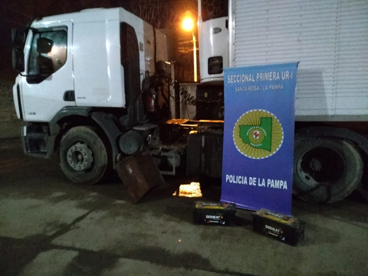 Dos detenidos por robo de baterías