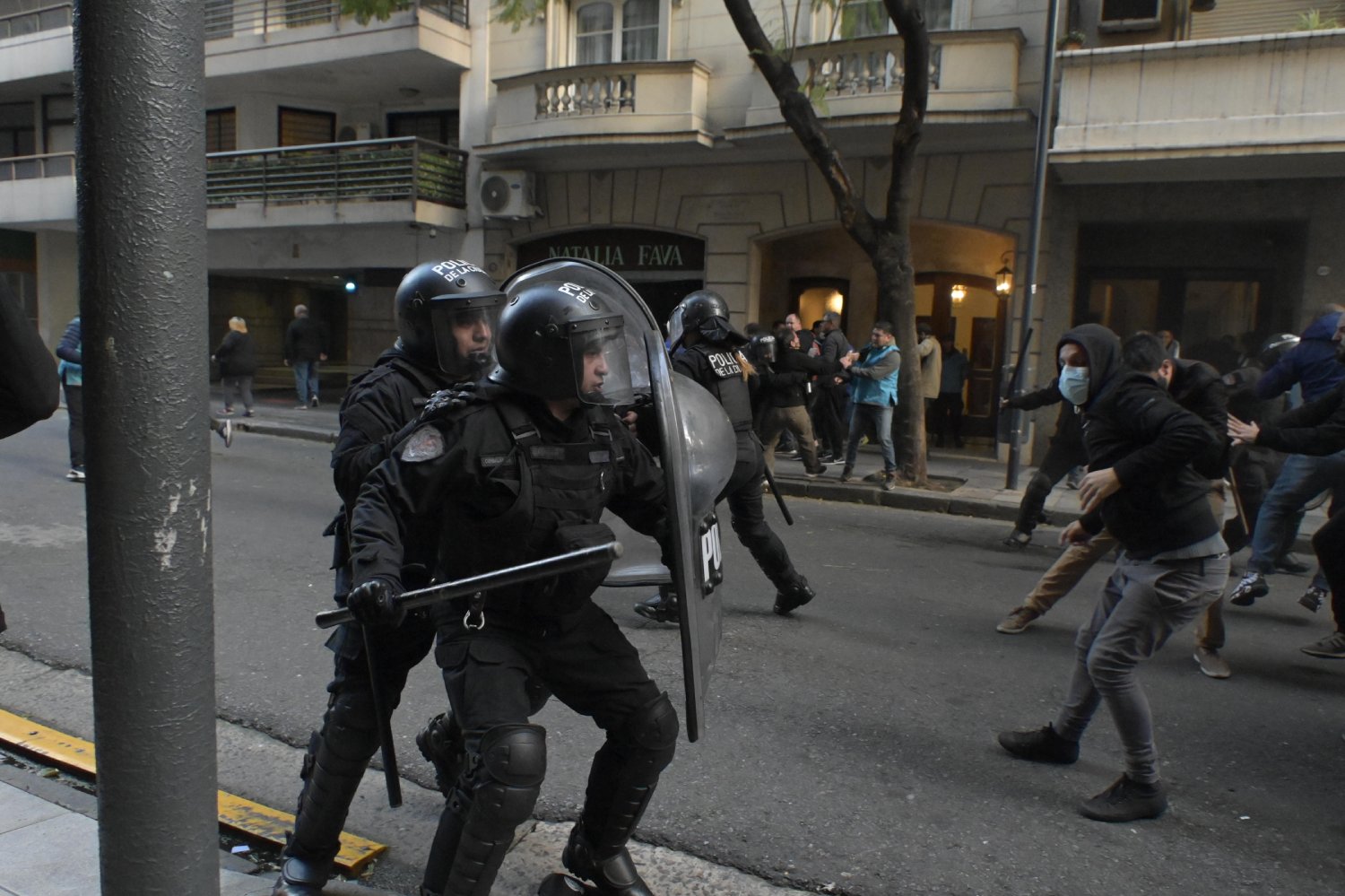 Ziliotto cuestionó la “autoritaria prohibición” de manifestar frente a la casa de CFK