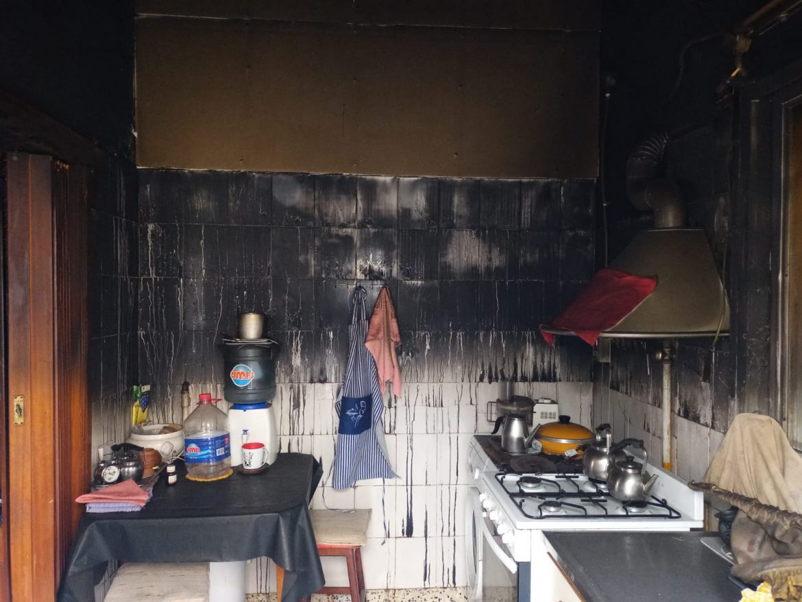 Una mujer internada, por un incendio en un departamento en Santa Rosa