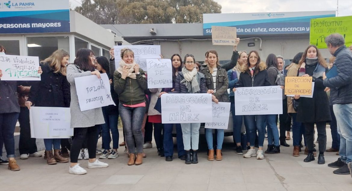 Trabajadores y trabajadoras de Niñez y Adolescencia reclamaron la apertura de la paritaria sectorial