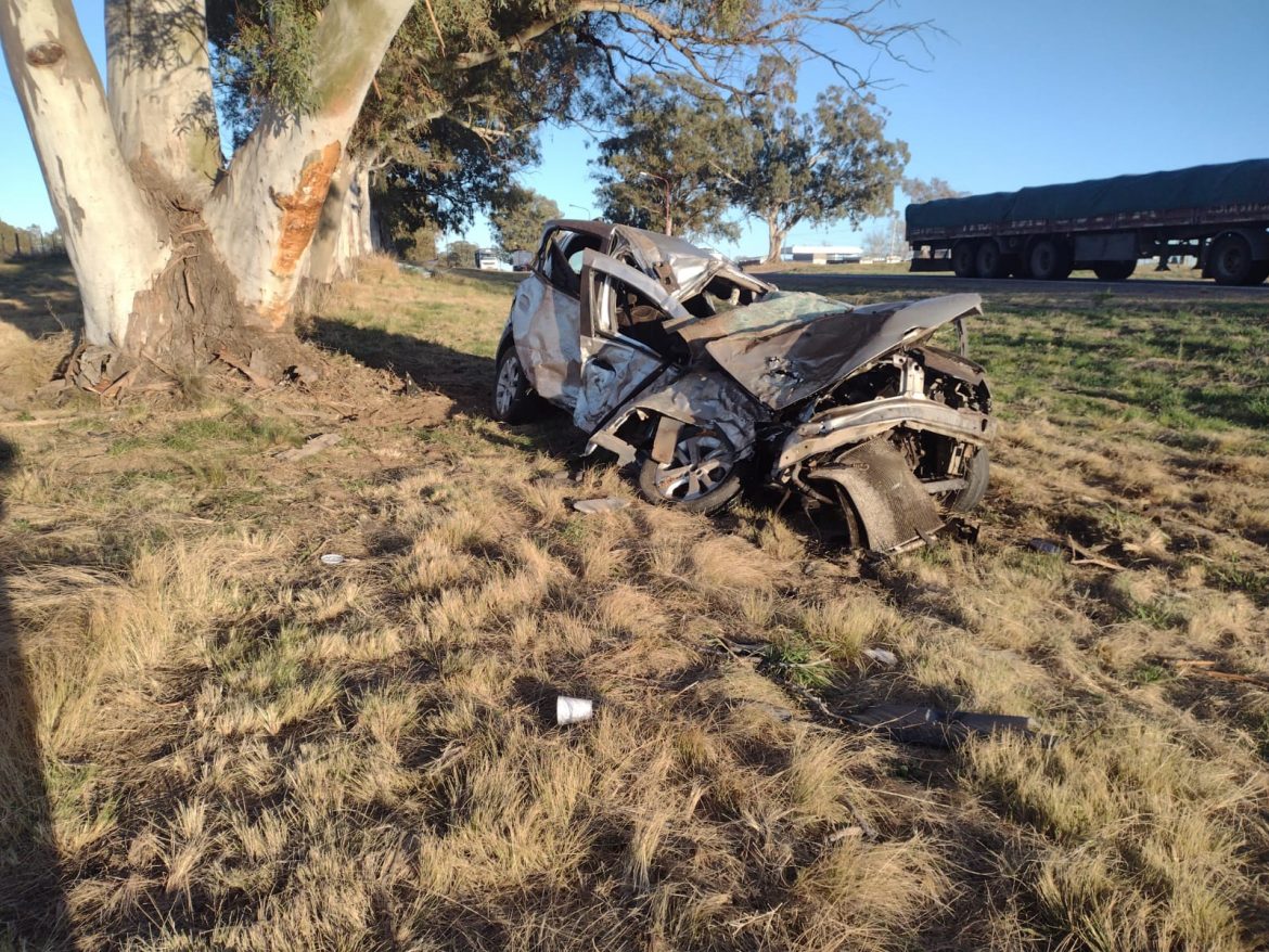 Iban de Santa Rosa a Catriló, se despistaron y volcaron en Anguil