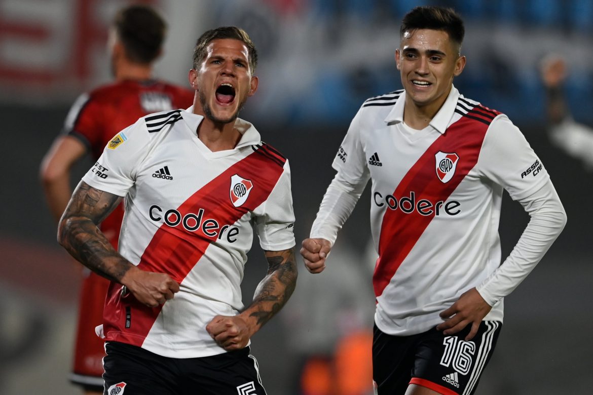 River goleó a Central Córdoba 3 a 0 y se metió en la pelea por el título