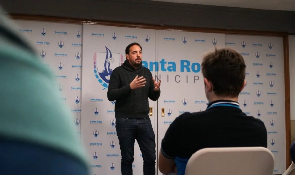 La bronca de Di Nápoli con un funcionario provincial por la “Santa Rosa que fue” y no es