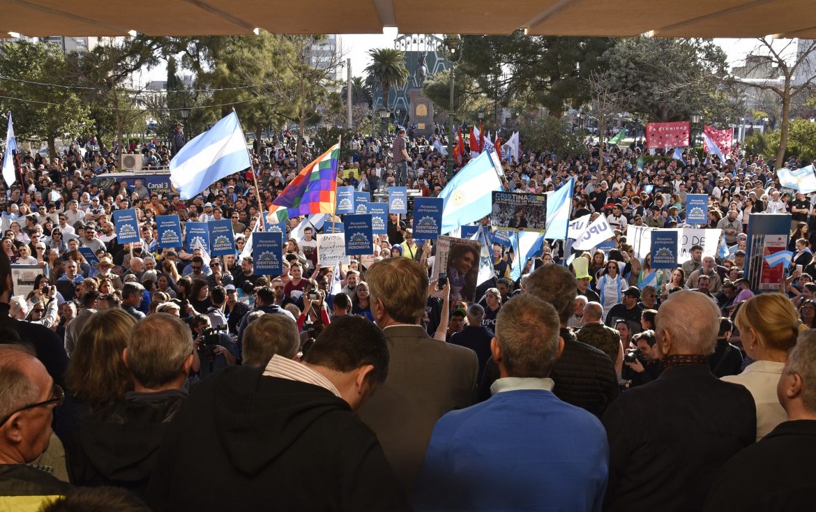 En Santa Rosa, importante manifestación y un documento del PJ y opositores por el atentado a CFK