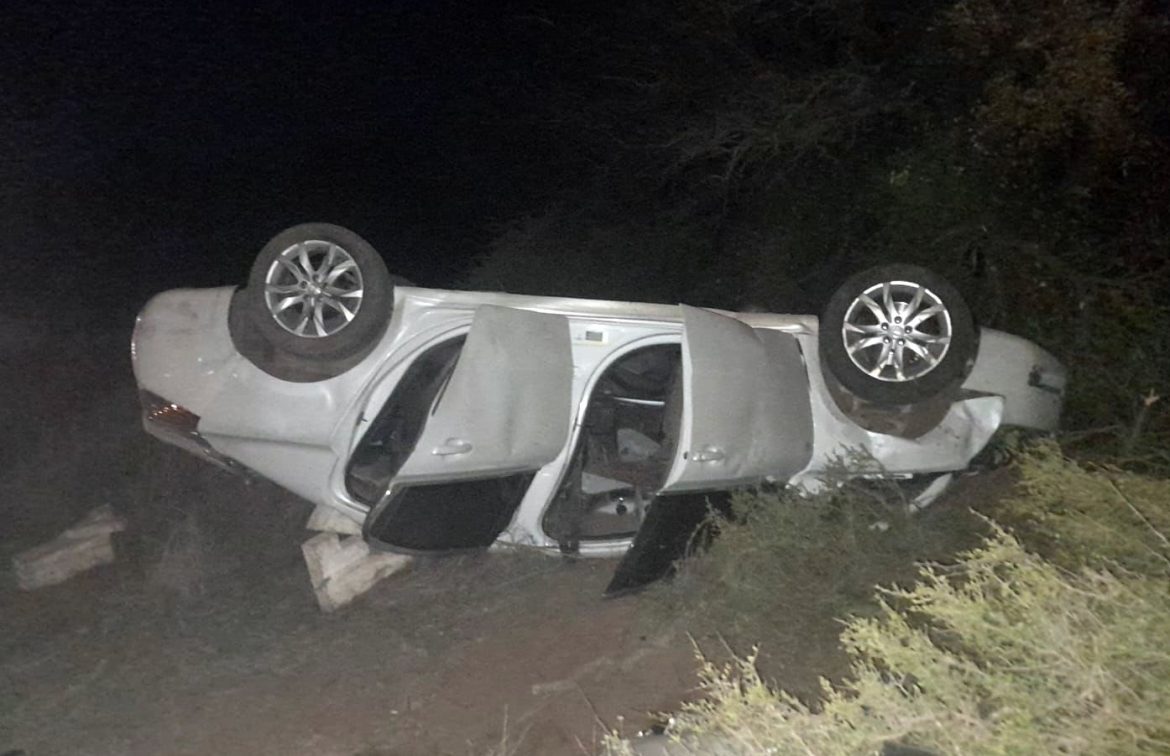 Cinco personas hospitalizadas por un vuelco en la ruta 152