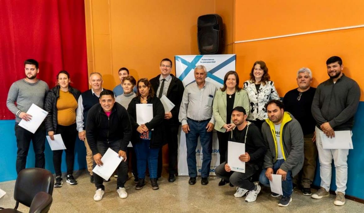 Entregaron créditos a emprendedores y emprendedoras de cuatro localidades