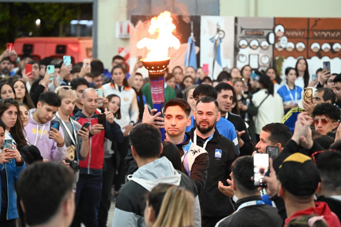 Se encendió la llama de la instancia Patagonia de los JUAR 2022