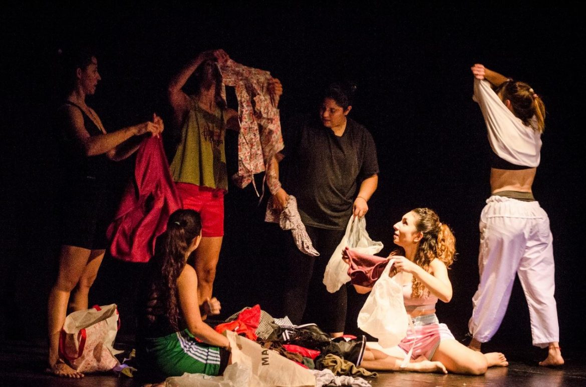 Mover en plural, una puesta que invita a reflexionar sobre la danza