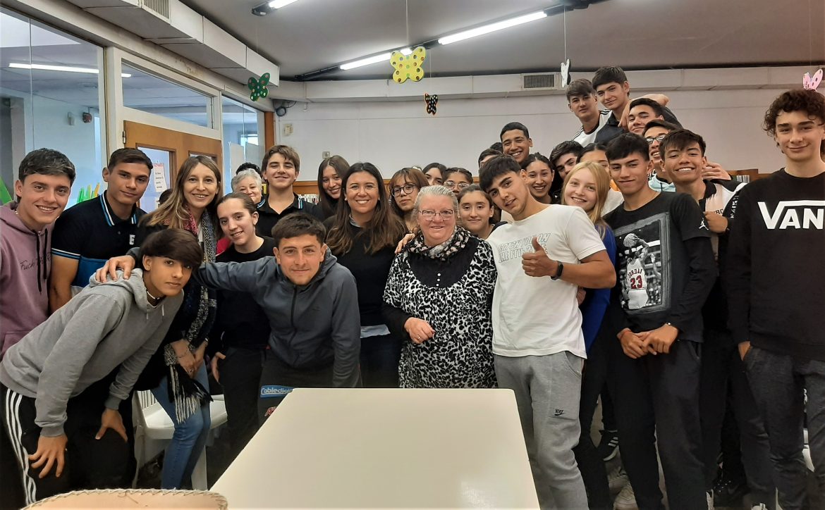 Raquel Barabaschi, víctima de la Subzona 14, dio una charla a estudiantes secundarios