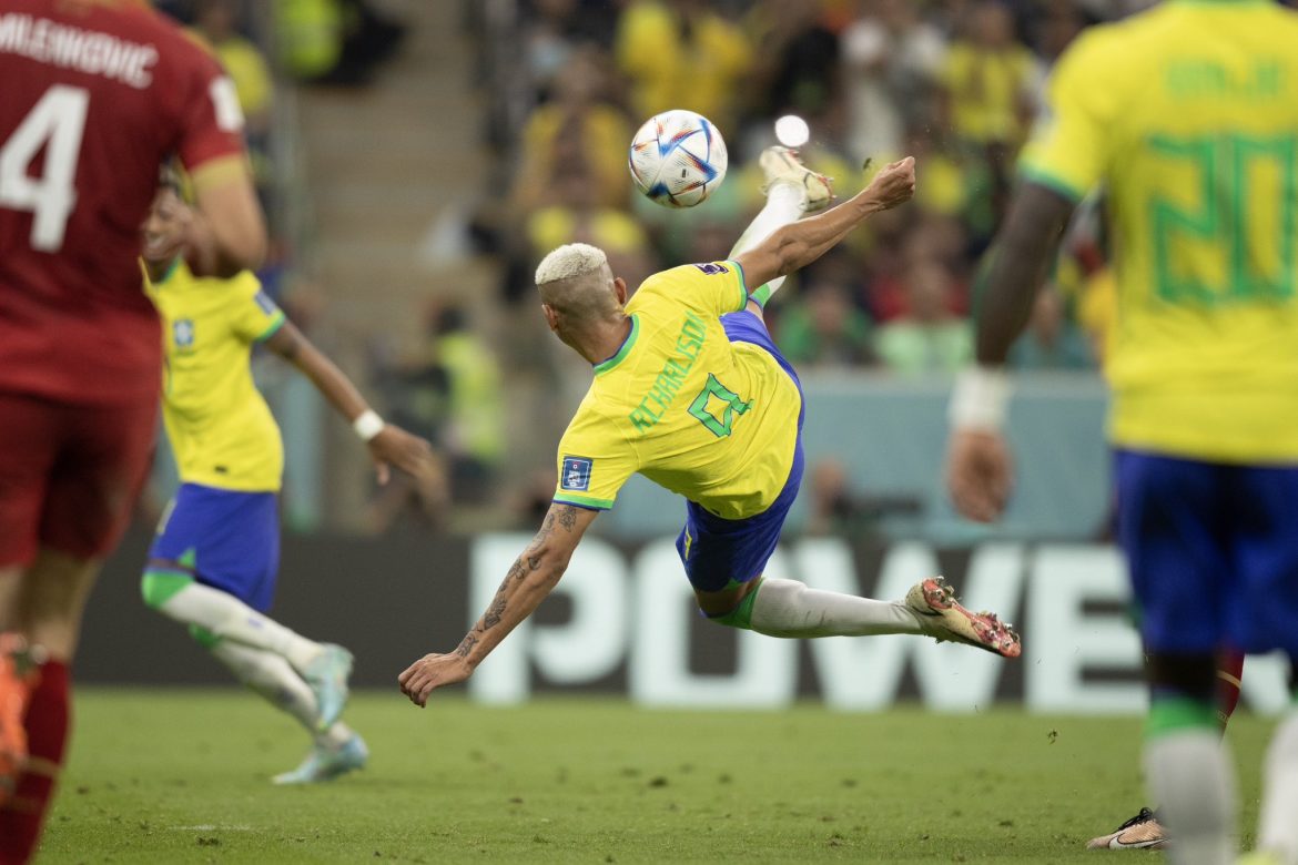 Con doblete de Richarlison, Brasil venció a Serbia